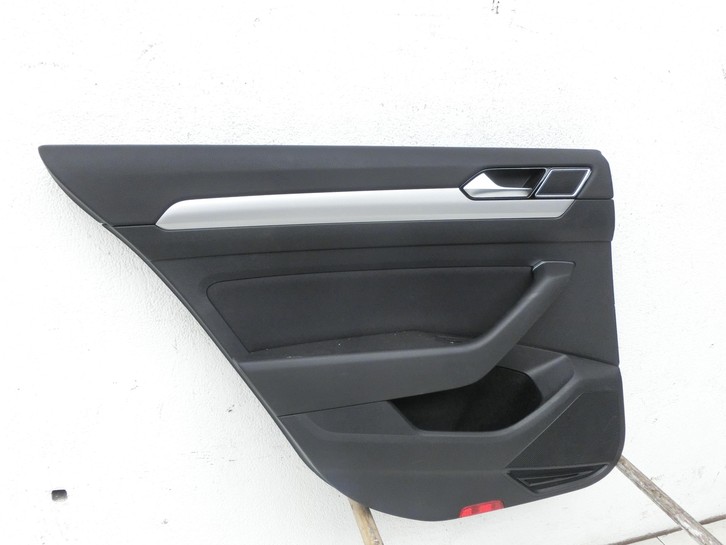 VW Passat 3G B8 14-19 Kombi Türverkleidung Türpappe Links Hinten VW Passat 3G B8 14-19 07.11.2017 3G9867211AC... Vorschau 3