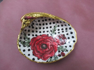 Decoupaged Clam Shell      Trinket Holder or Natural Display