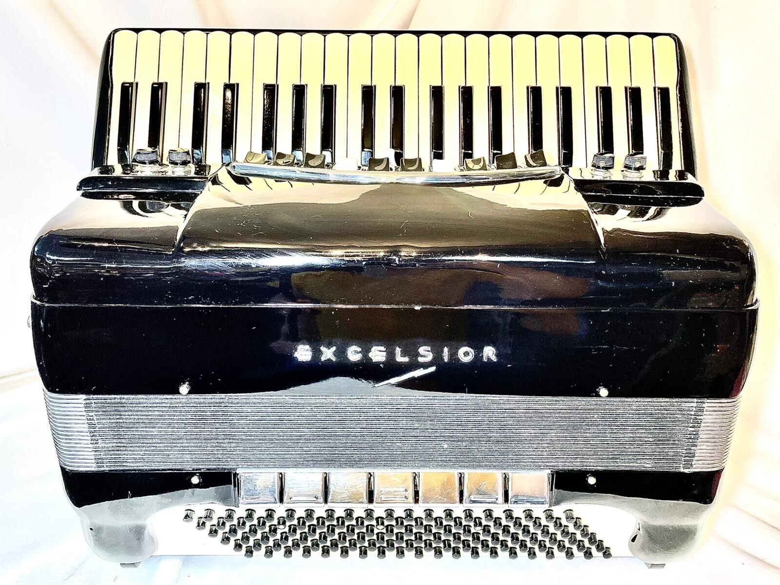 Аккордеон hohner student 4. Блок аккордеон в тильде. Блок аккордеон в тильде. Блок аккордеон в тильде. Аккордеон 120 басов.