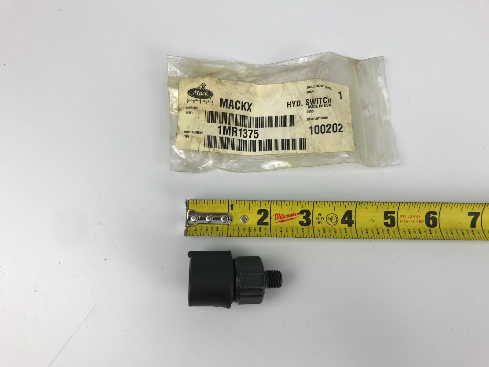 GENUINE OEM Mack Trucks 1MR1375 Hydraulic Switch 25160310