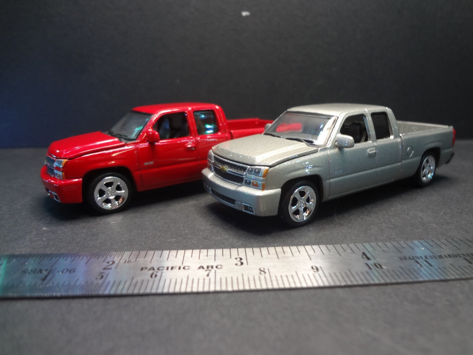 1/64　サンルーフ開閉前後　シルバラード　silverado 精密ミニカー 1/64 シルバラードSS サンルーフ開閉スライド可能 エアサス車高