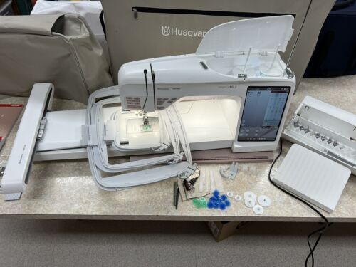 Husqvarna Viking Designer EPIC 2 Sewing, Quilting, and Embro