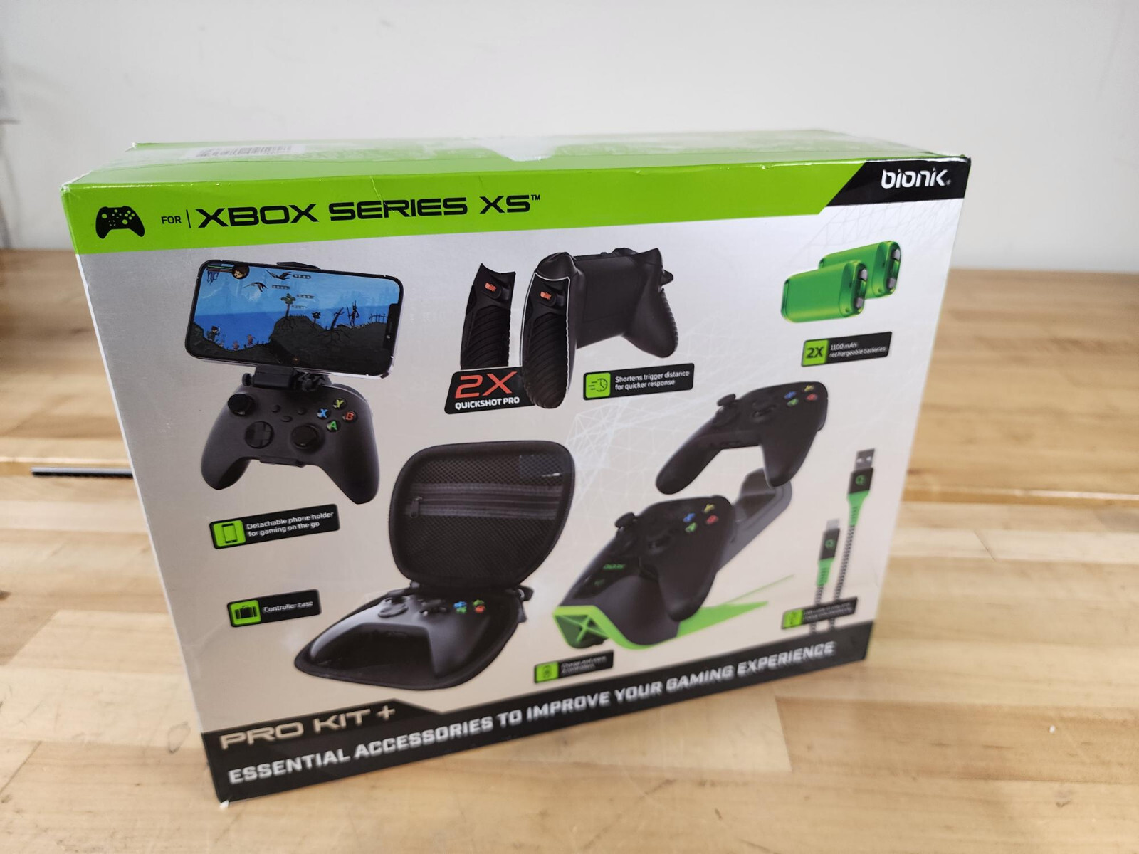 Bionik Xbox Series X/S Pro Kit + 2x Quickshot Pro 1100 mAh Batteries Station