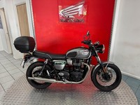 2022 '22' Triumph T100 Goldline Retro 