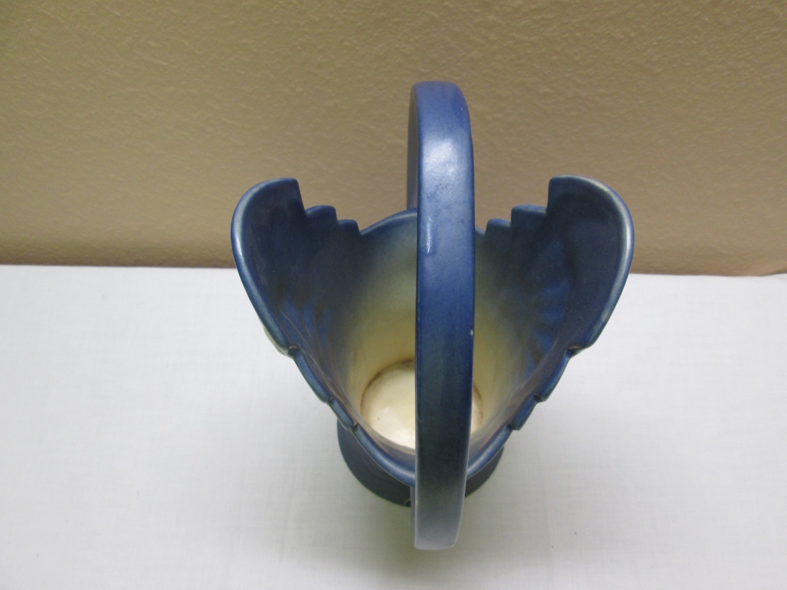 vtg roseville usa #392-10 basket vase/auction