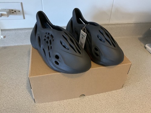 靴 adidas x yeezy foam runner onyx adidas Yeezy Onyx foam runner -Size 6 -Fast ship -New | eBay