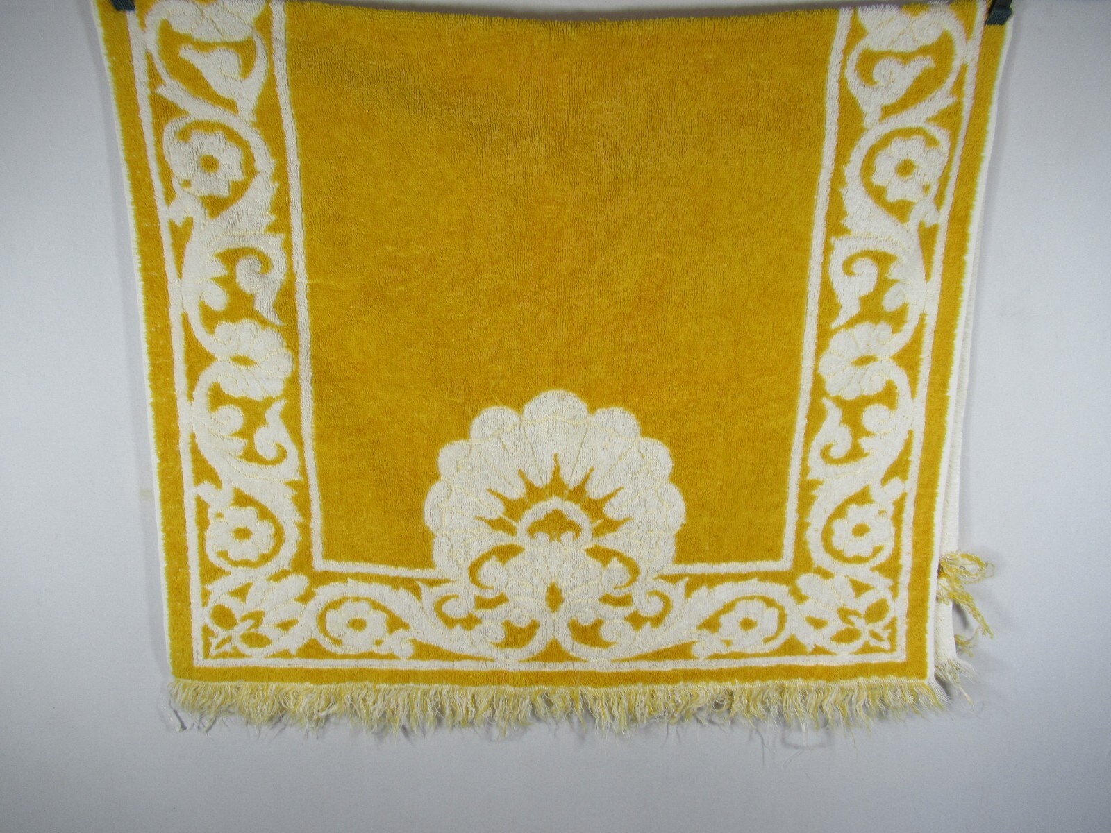 nude vintage 1960年代　french Towel tops Vintage 60s 70s Sears Gold Sculpted Bath Towel | eBay