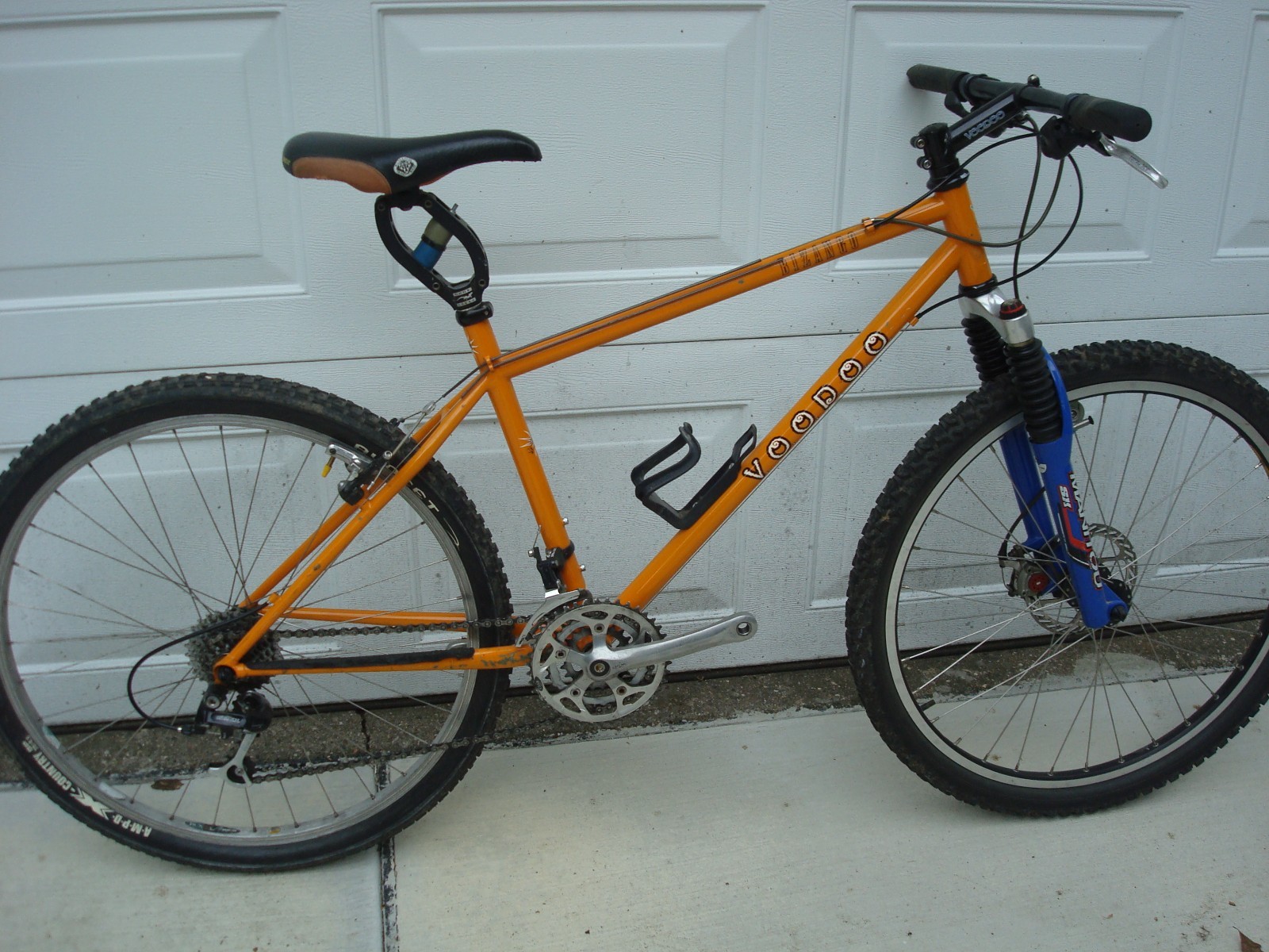 Voodoo Bizango - 17inch- LX with XT shifters - Manitou fork