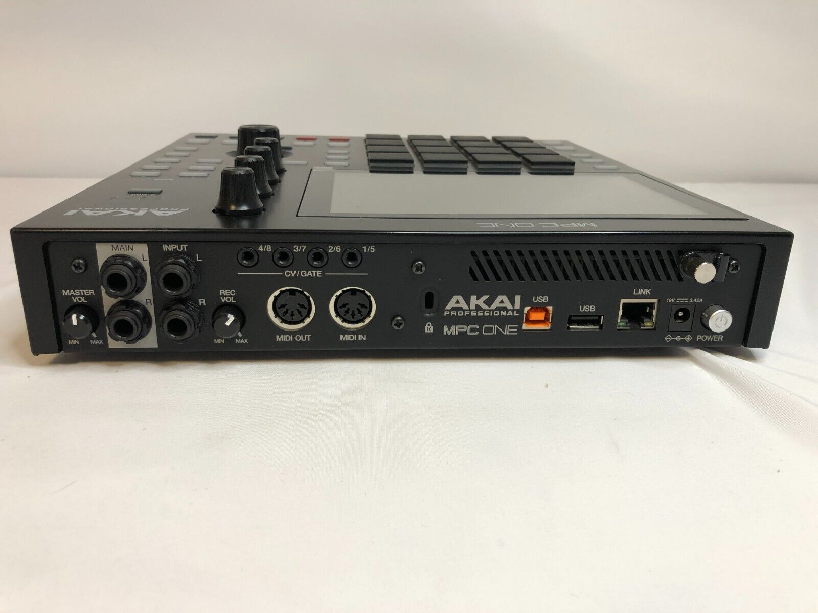 Akai Professional MPC One Standalone Music Production Center Akai Professional MPC One Standalone Music Production Center