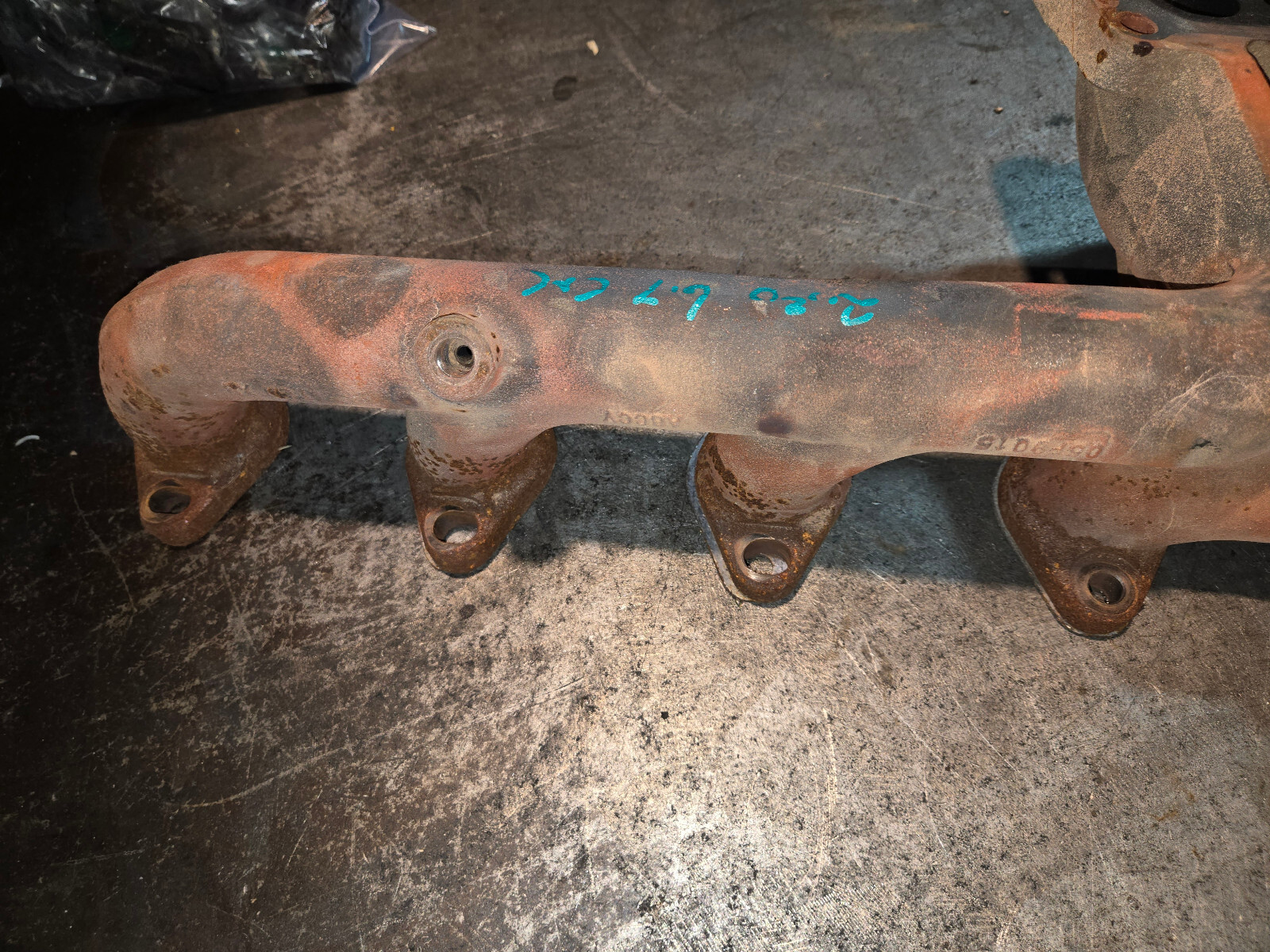 5441580 CUMMINS 6.7L EXHAUST MANIFOLD 2020 RAM 5500 68444859AA - Picture 4 of 10
