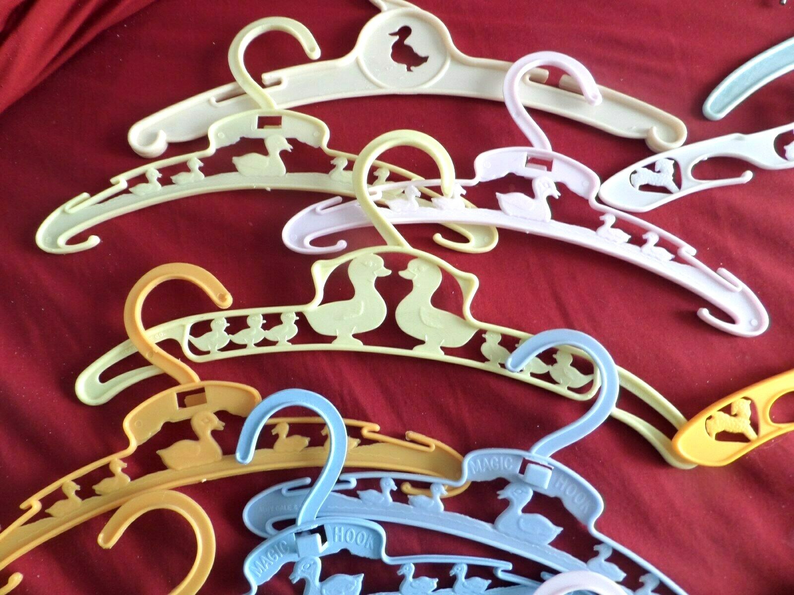 23  VINTAGE PLASTIC BABY CHILD'S CLOTHES HANGERS DUCKS BABYS TRAIN LAMBS HUMPTY