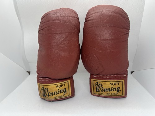 Winning Vintage Initial Old Logo Boxing Gloves SF-3000 Red
