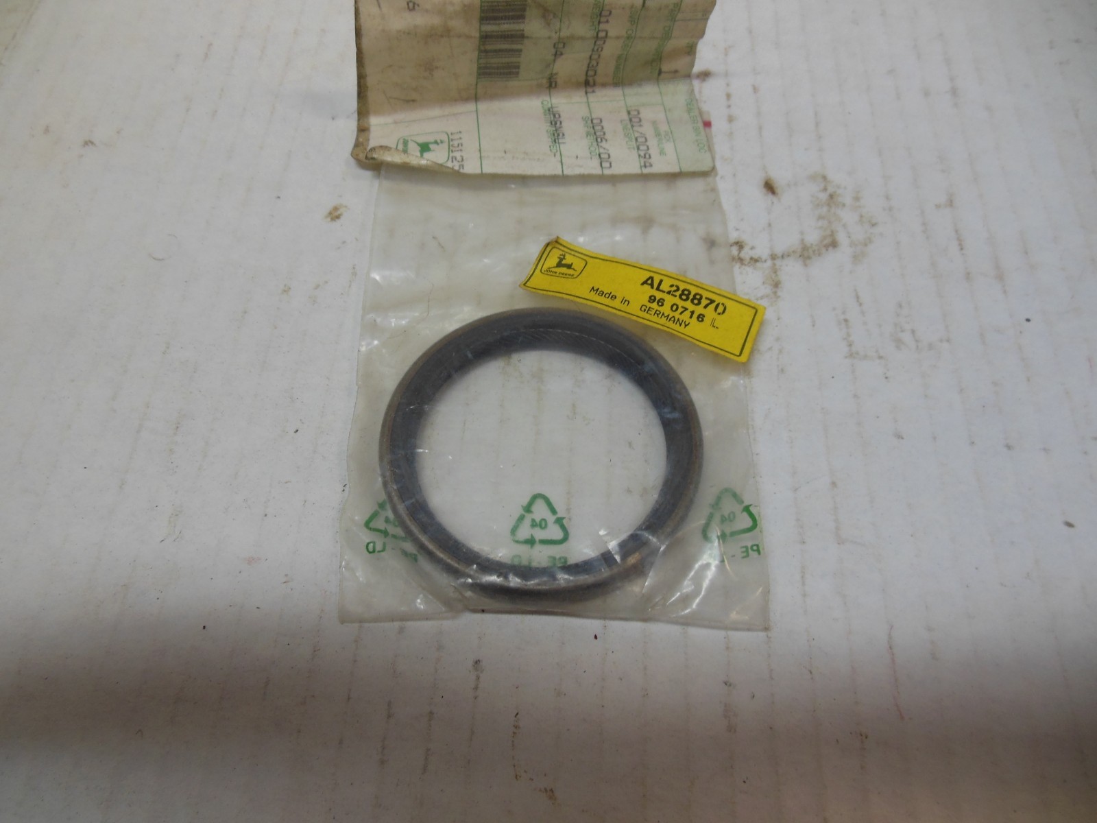 JOHN DEERE TRACTOR TRANSMISSION SHAFT SEAL AL28870