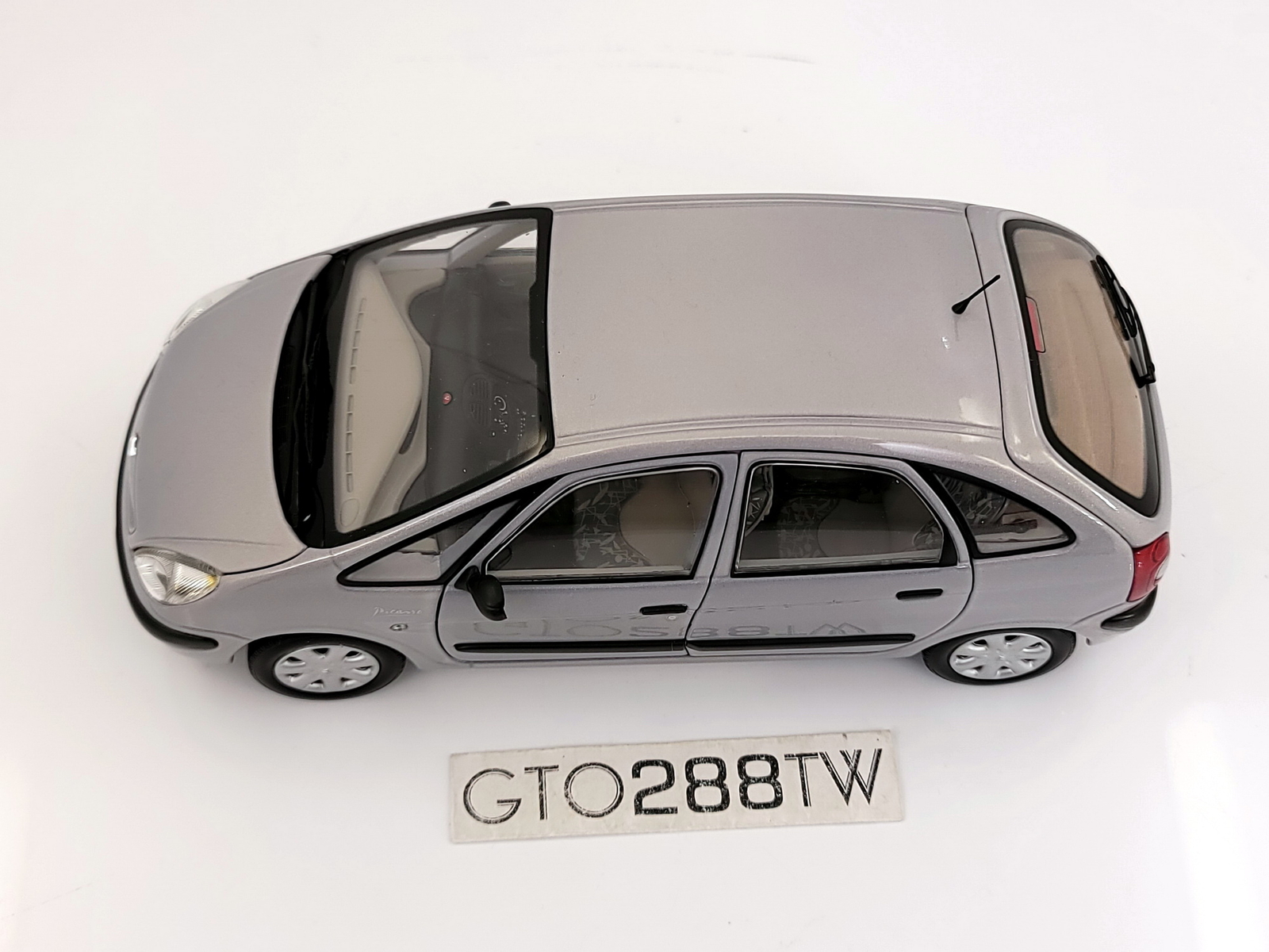 未展示品　オートアート 1/18 シトロエン XSARA WRC 2004 Amazon | 未展示品 オートアート 1/18 シトロエン XSARA WRC