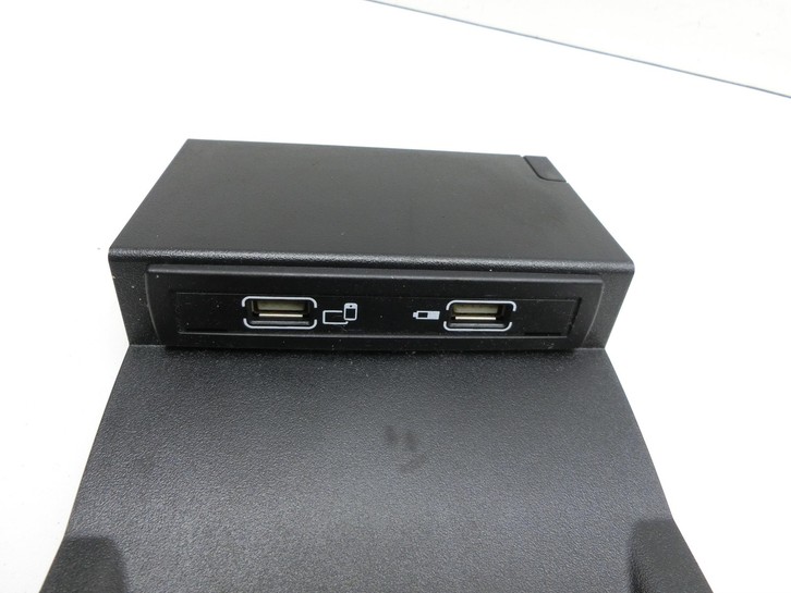 Mercedes W176 A180 15-18 Steuergerät ECU Modul Multimedia Ports SG Mercedes W176 A180 15-18 19.10.2016 A1728202100... Vorschau 3
