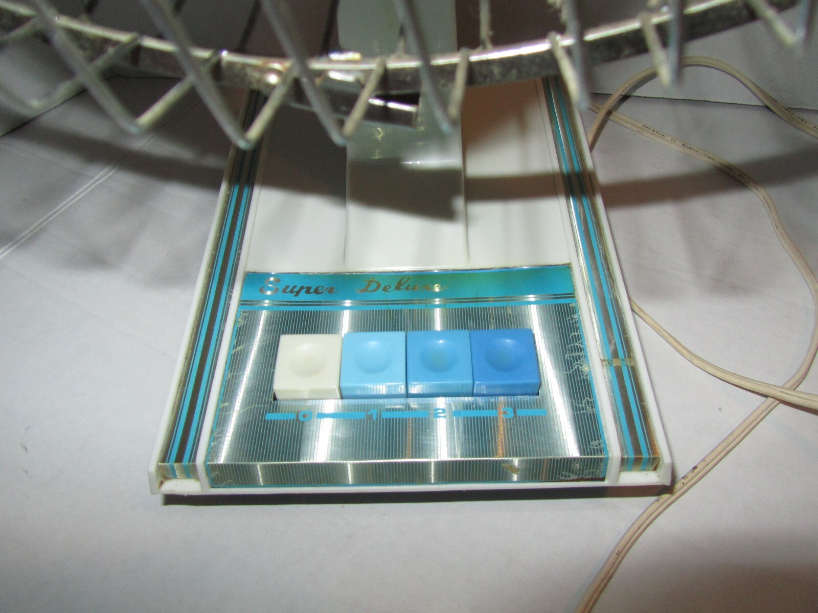 VINTAGE NOBILITY FAN 15-INCH OSCILLATING 3-SPEED w/ TRANSPARENT BLUE BLADE