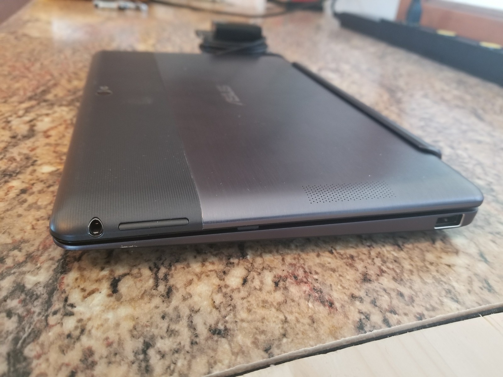 ASUS VivoTab RT TF600T - Windows Tablet