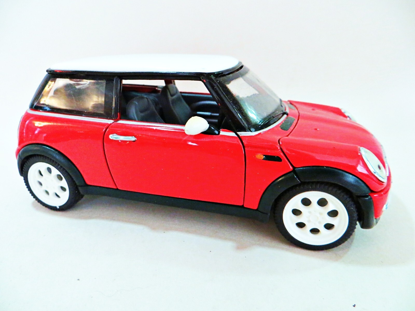 SUNNYSIDE SS6711 '2001 MINI COOPER' RED, WHITE ROOF. PULL