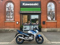 65reg / 2015 Suzuki GW 250 Inazuma in White / Blue 