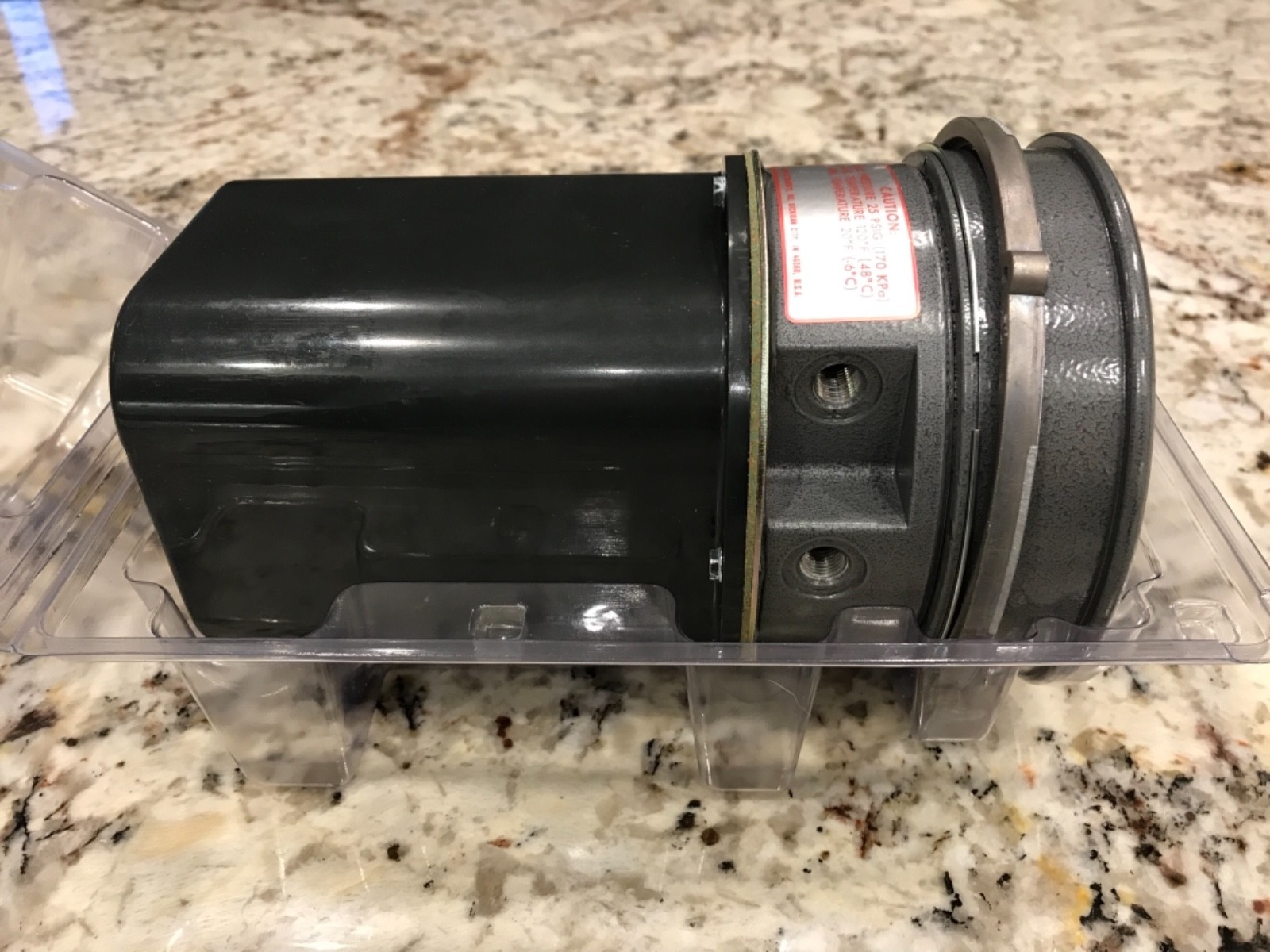 Dwyer manometer A3000-125PA  differential pressure switch. 10A 120/240 VAC.