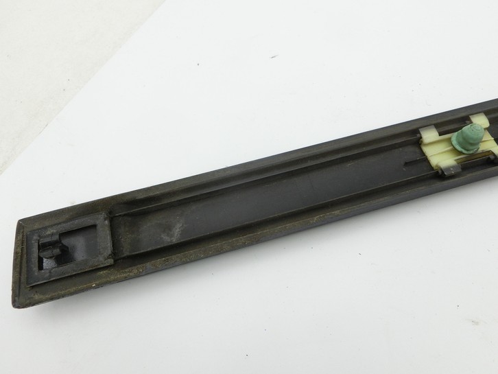 Saab 9-5 YS3E 05-09 Lim Türleiste Links Hinten Aussen 5MU Saab 9-5 YS3E 05-09 08.12.2006 gebraucht Vorschau 5