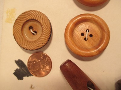 MIXED LOT of 10 BEAUTIFUL VINTAGE LARGER WOOD BUTTONS ~ ROUND & TOGGLE EXCELLENT