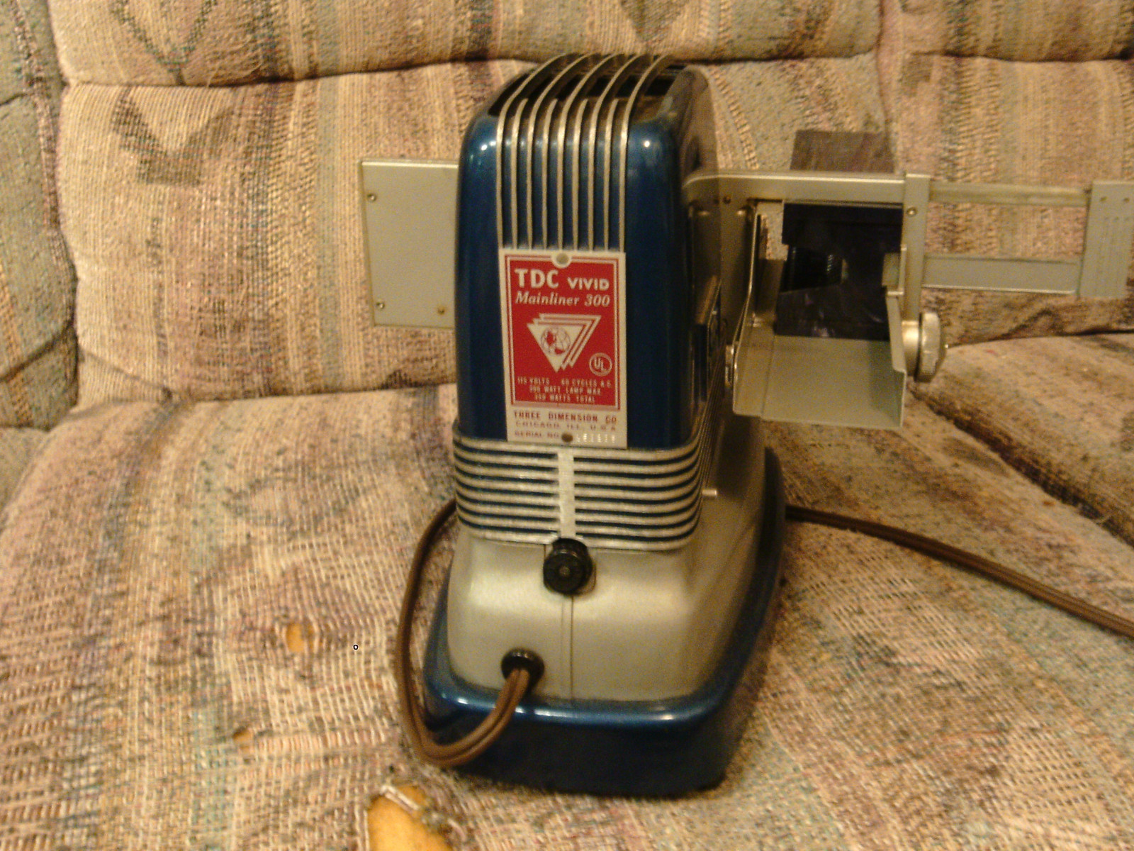 TCD VIVID MAINLINER 300 Slide Projector with Selectron and Case     Lot F-400