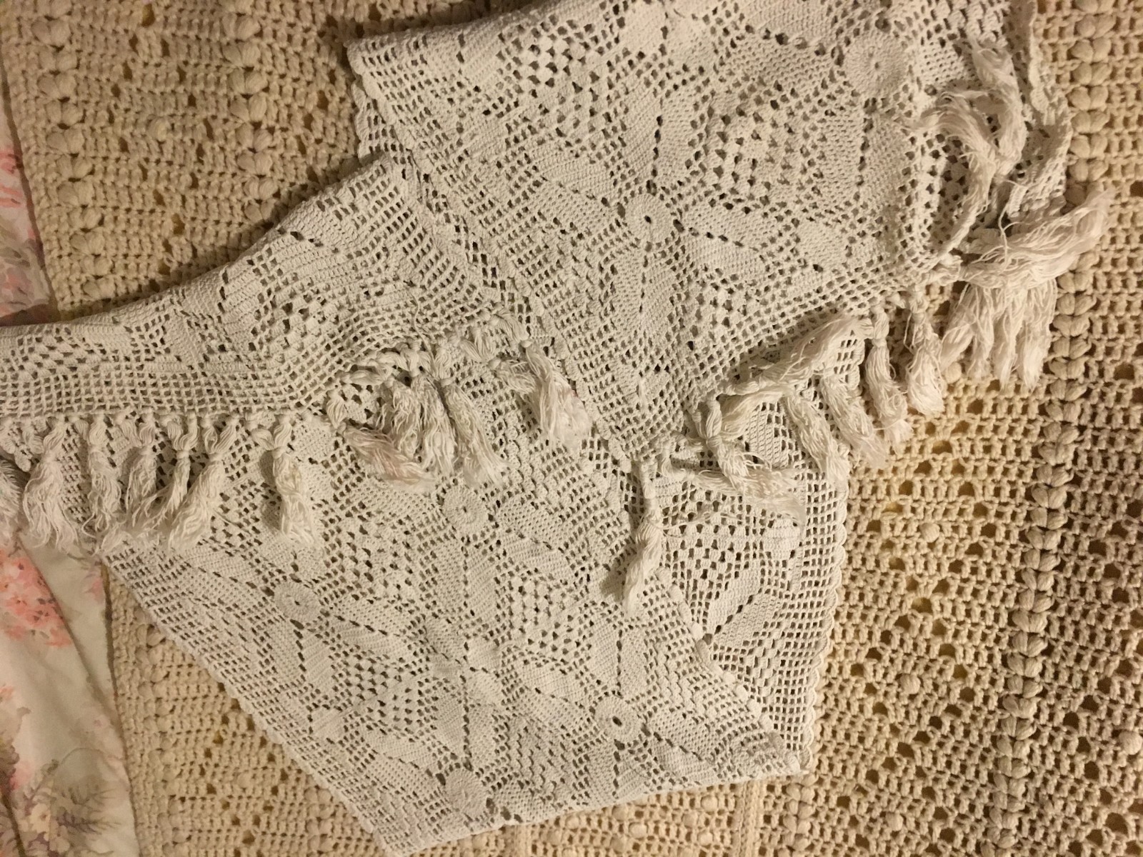 Vintage hand crochet bed scarf 80