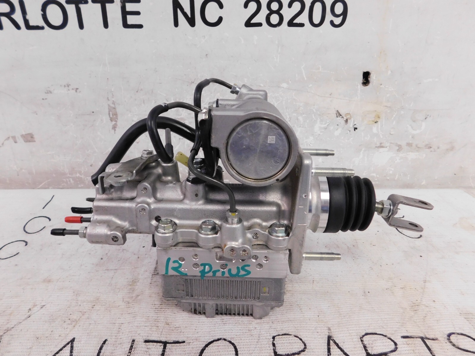 2010-2015 Toyota Prius ABS Brake Booster Master Cylinder