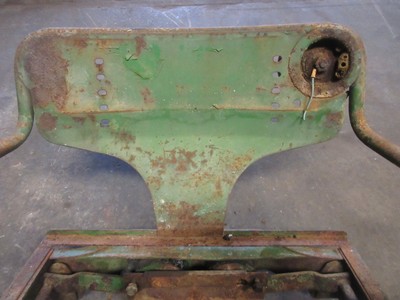 John Deere 520 530 620 630 Gas LP Allfuel -- float ride seat