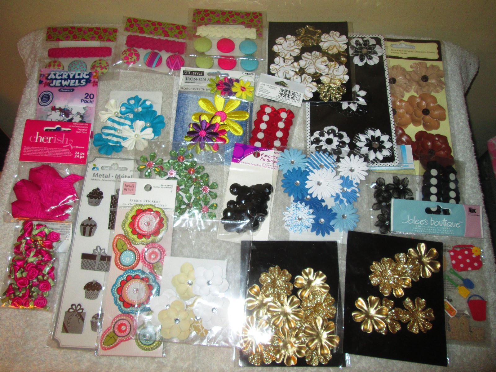 HUGE LOT UNUSED SEWING CRAFT IRON-ON APPLIQUES DIMENTIONAL FABRIC STICKERS +++