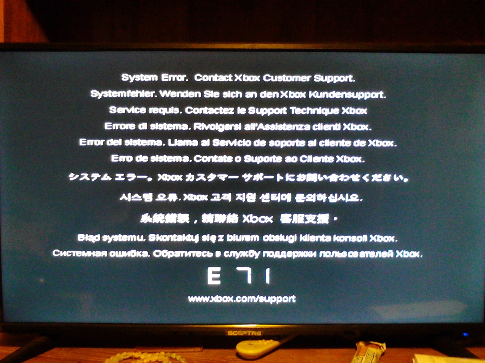 Xbox 360 S  4GB Console 1439 20GB HDD  w/ cables WORKS  As Is See Description