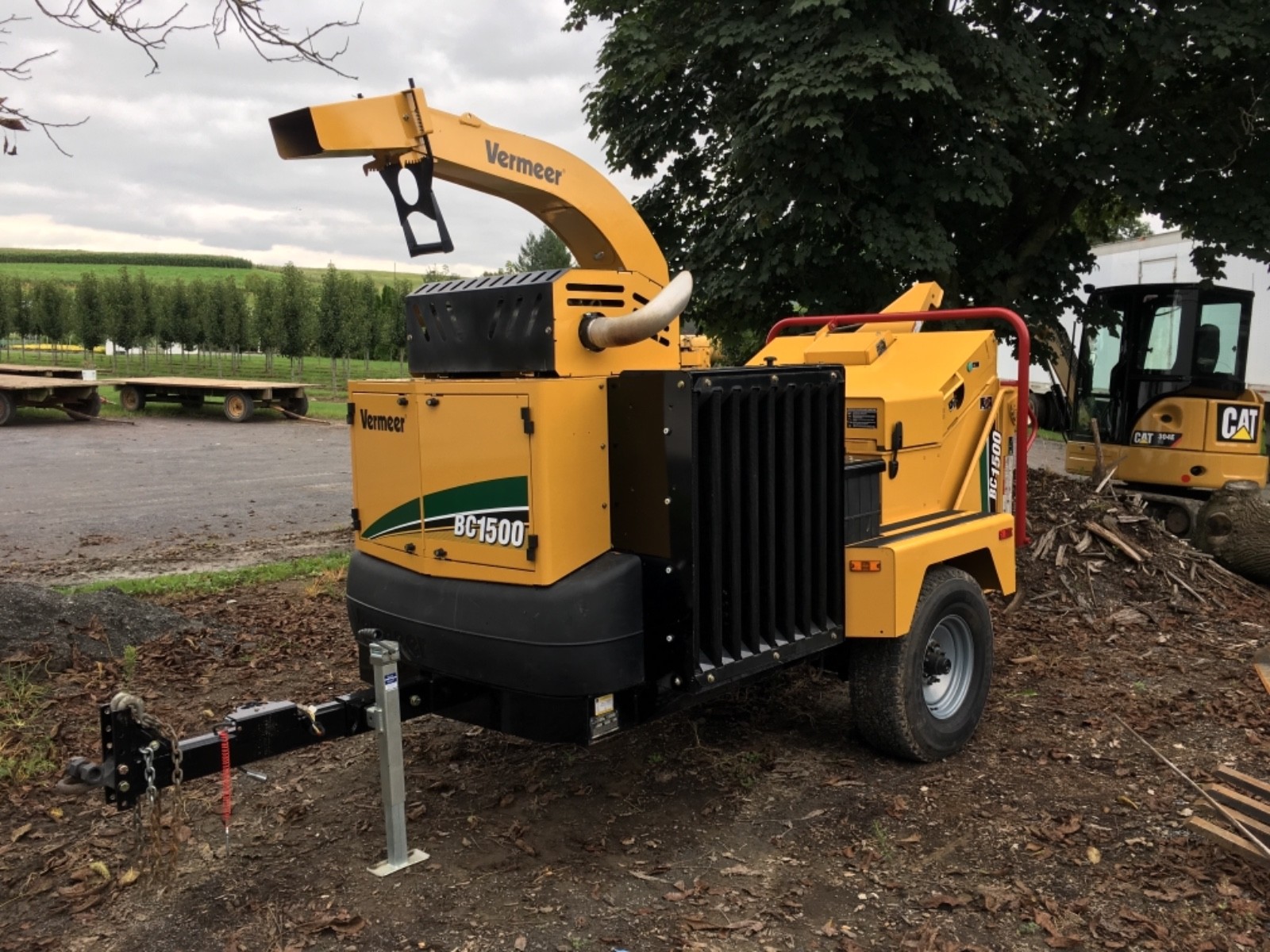 2017 Vermeer BC1500  chipper.  250 hours. Clean