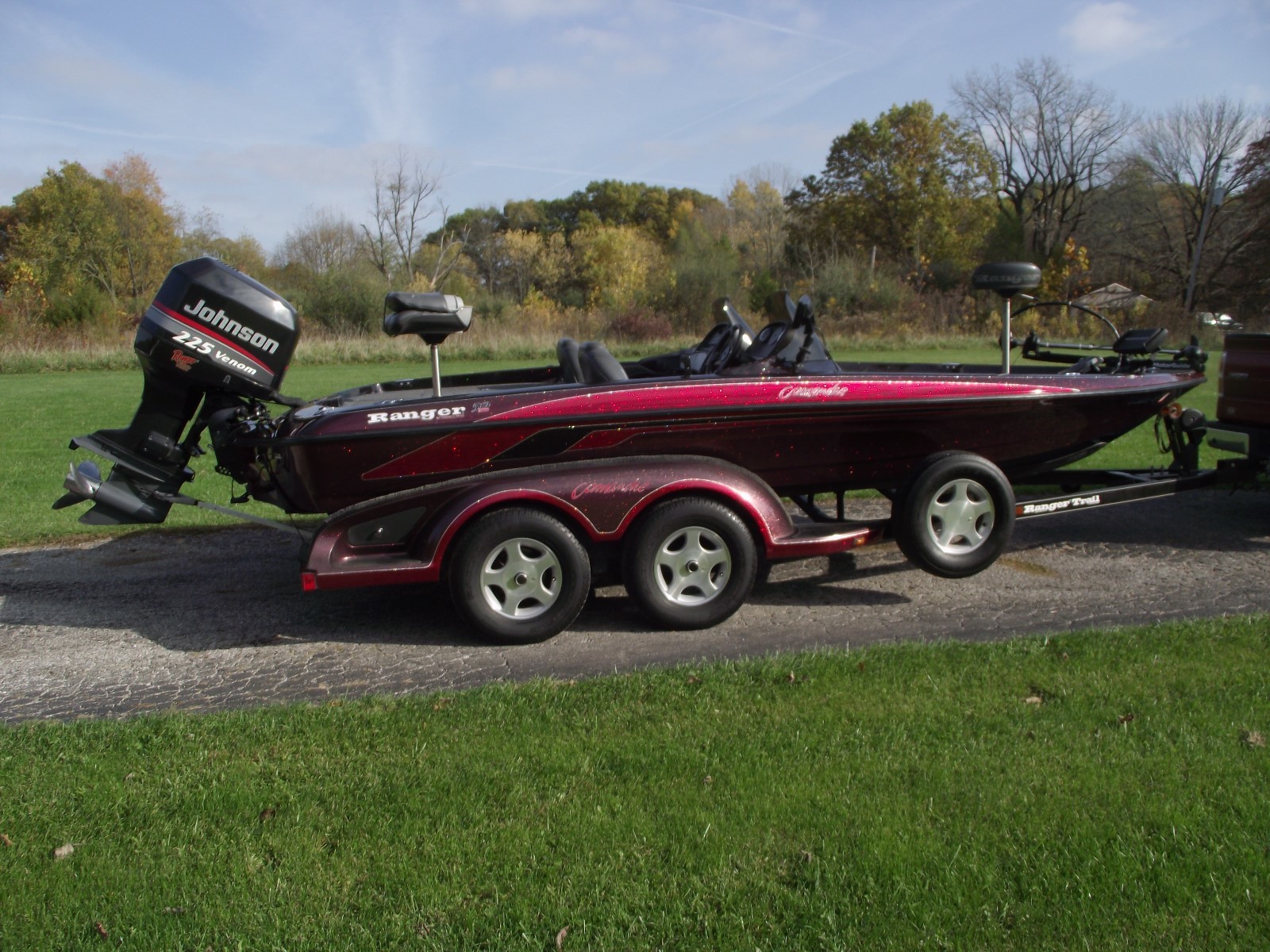 1998 Ranger 519 dvs comanche,225 Johnson engine ,NICE,CLEAN