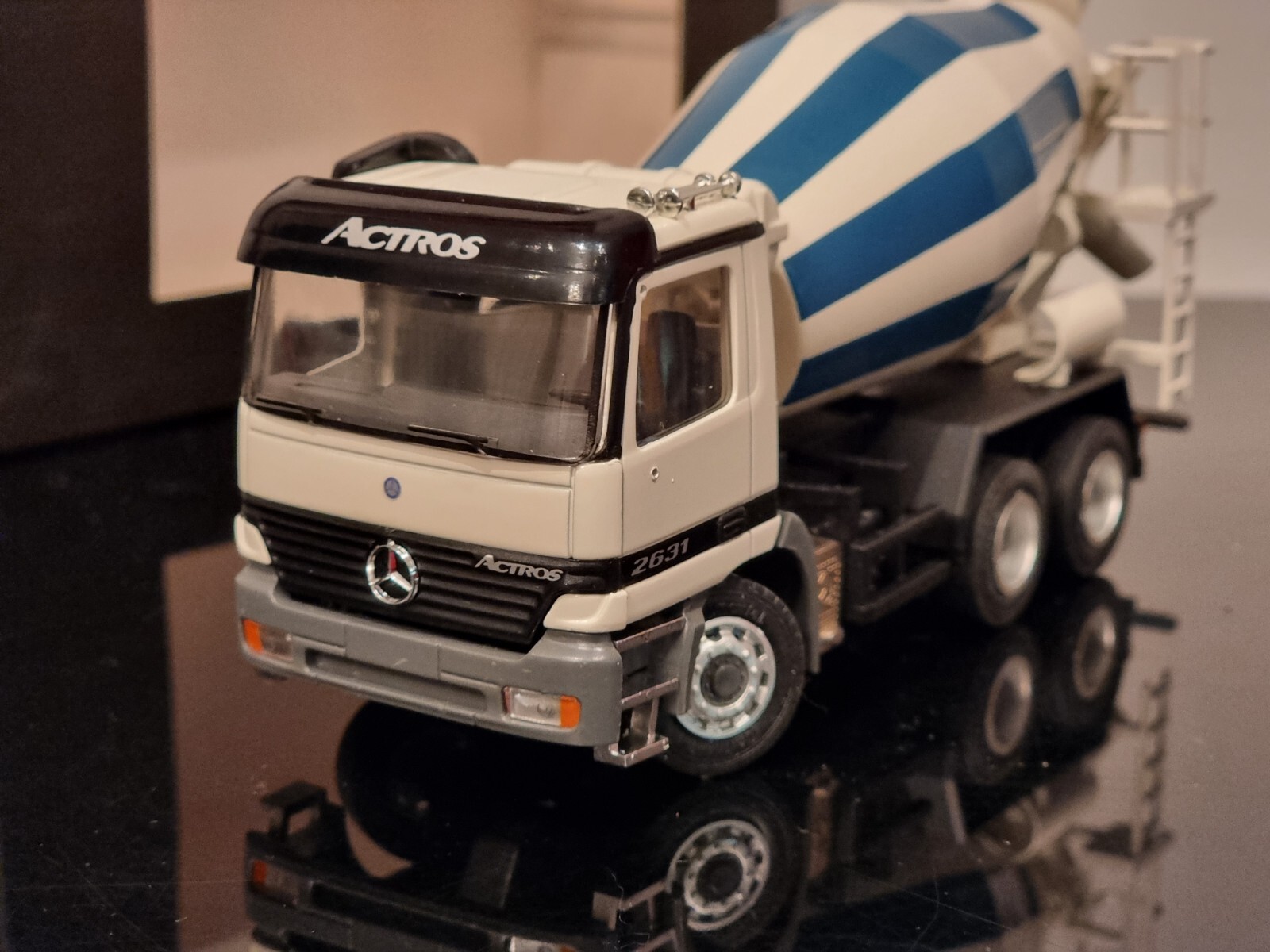 1/50 MercedesBenz Actros Nooteboom・NZG $_57.JPG?set_id=880000500F