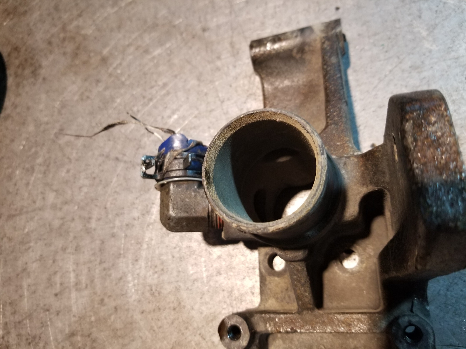 03-07 Dodge Ram Cummins 5.9L Engine 3974354 Ac compressor bracket 3974355 - Picture 2 of 6