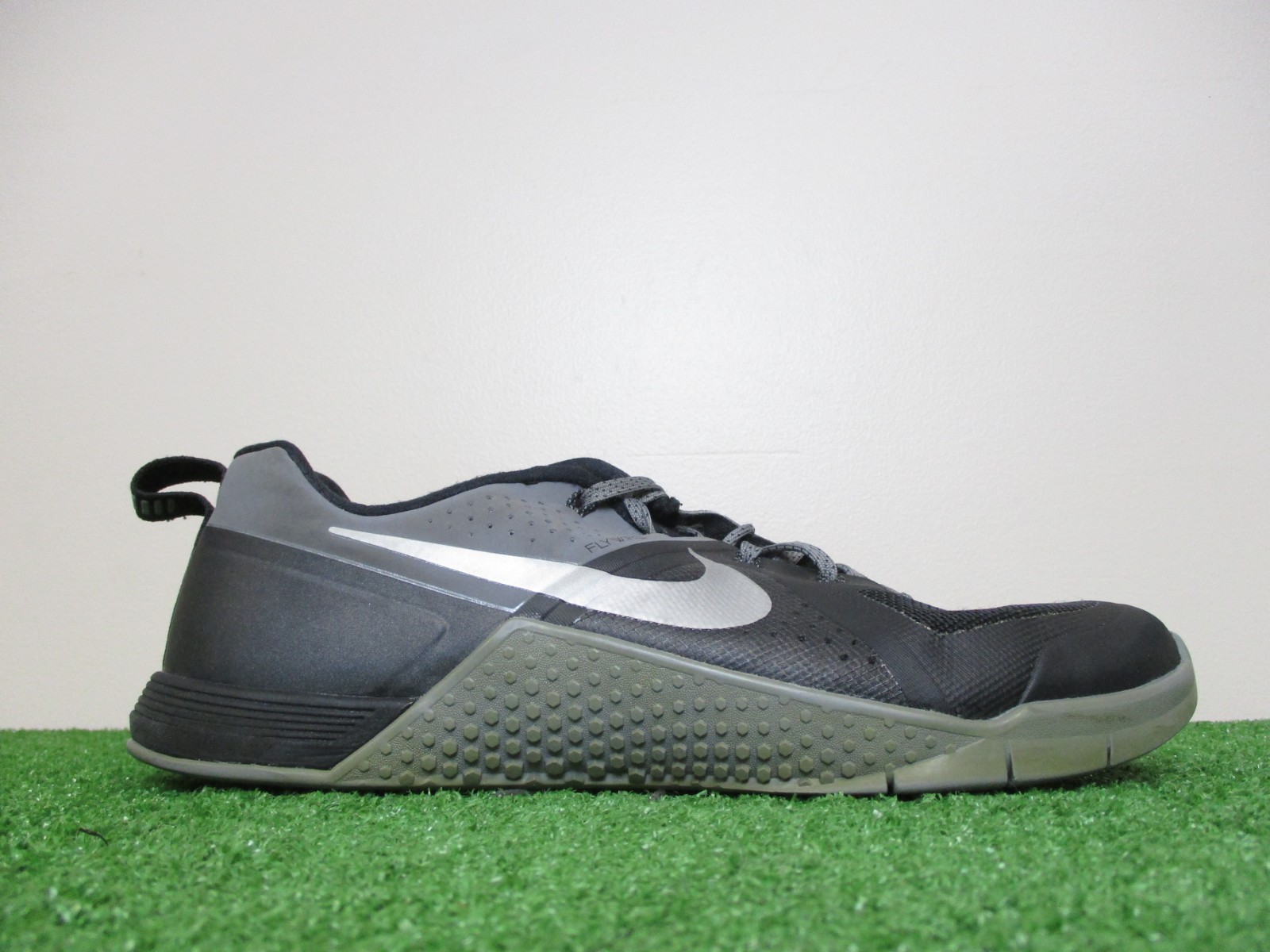 nike metcon black and grey