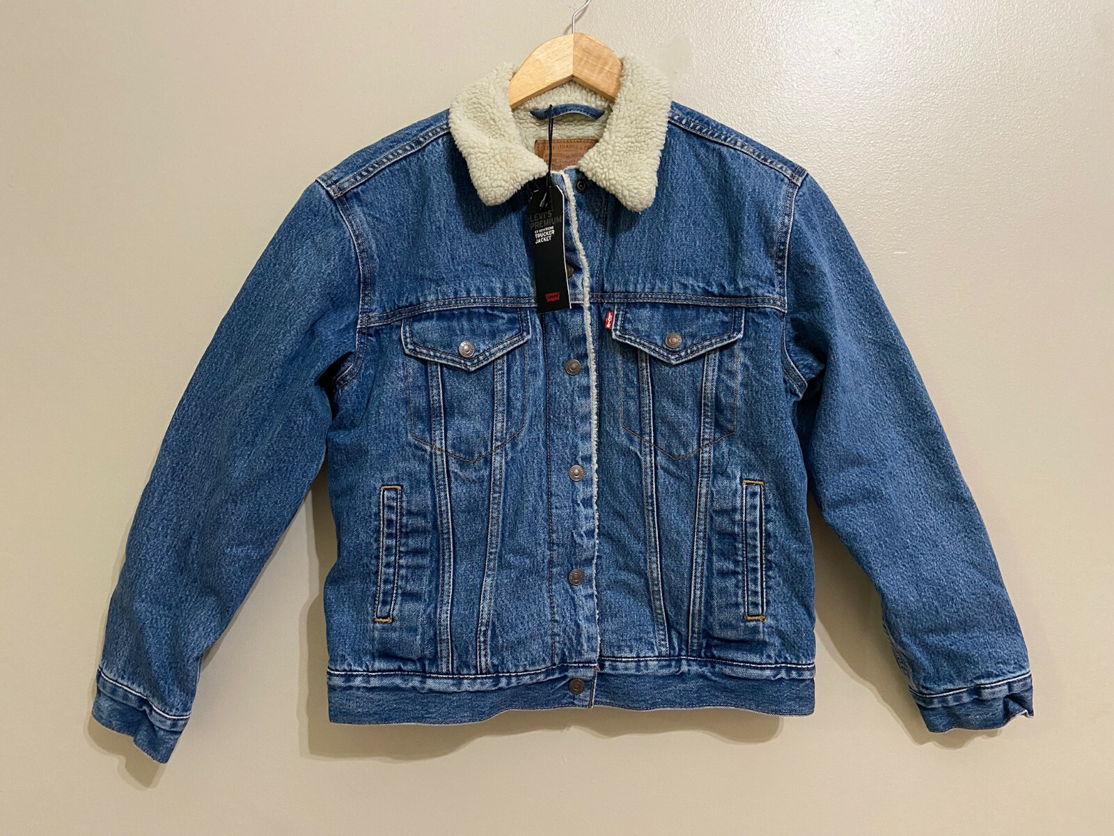 LEVIS Premium Big E Sherpa Trucker Jacket Blue Stonewashed LEVIS Premium Big E Sherpa Trucker Jacket Blue Stonewashed