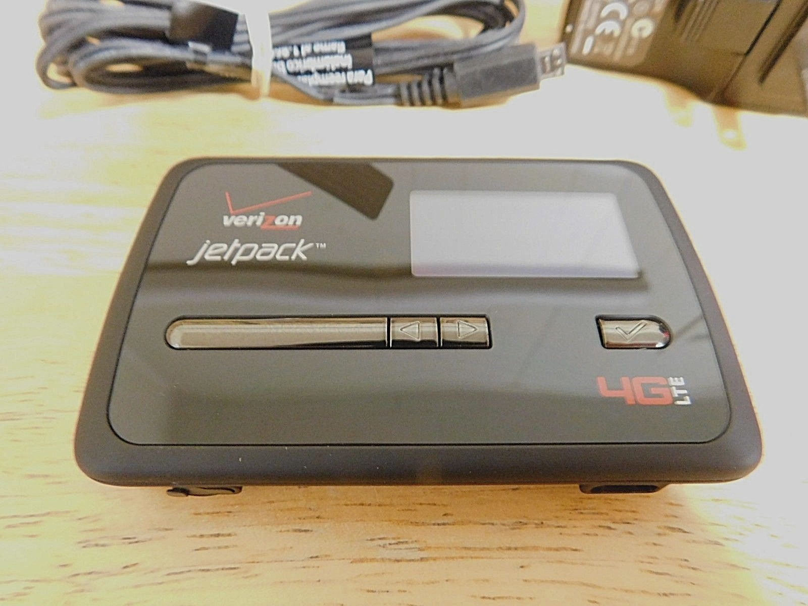 NovAtel Jetpack Verizon 4g LTE MiFi 4620L Hotspot Router W/ Charger