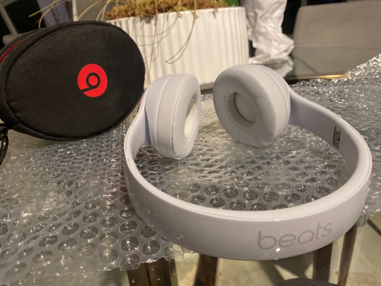 ヘッドフォン/イヤフォン Beats - Beats by Dr Dre SOLO2 WIRELESS WHITE Amazon.com: Beats Solo 2 Wireless On-Ear Headphone - White