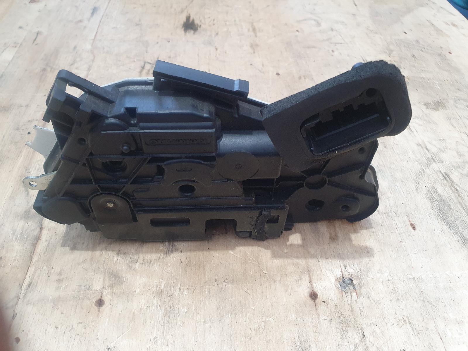2011 Golf VW RIGHT FRONT DOOR LOCK GEN 6 HATCH/CABRIO image 3
