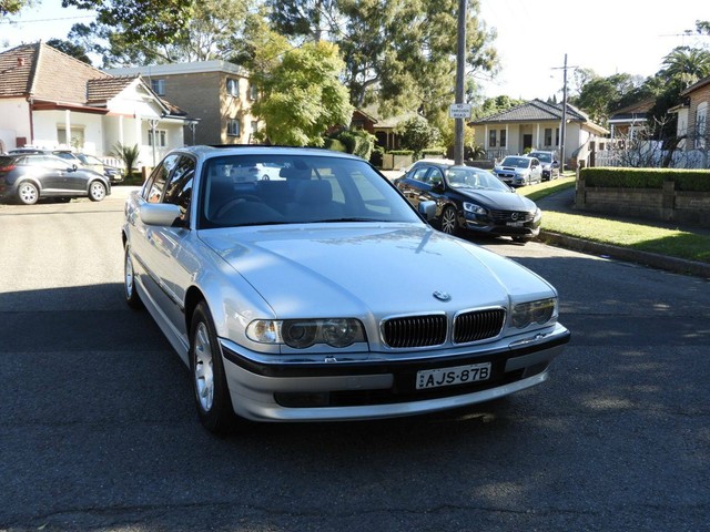 Бмв 735i 2001