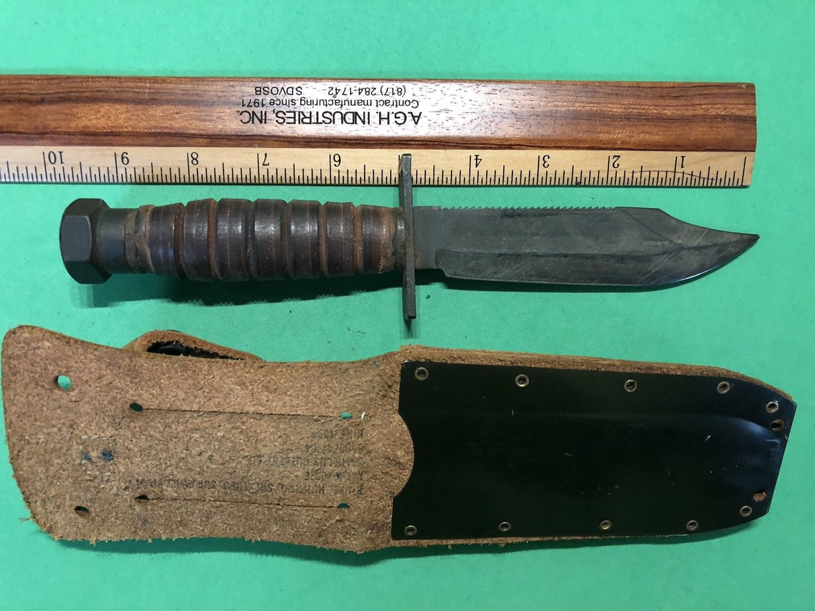 Vintage Camillus NY, USA Pilot Survival 5-1984 Knife with original Sheath
