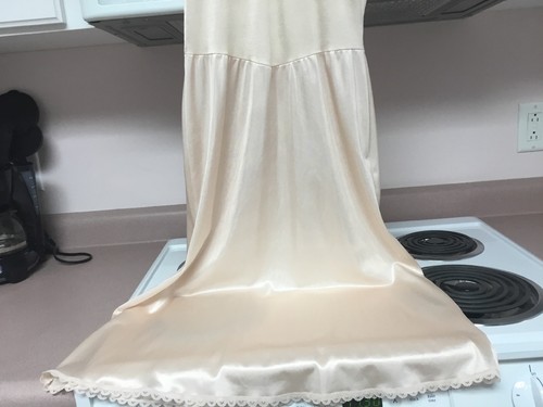 Warners 55700 Formfit Full Slip, Size 34, Neutral Nylon Spandex, Made USA Preown