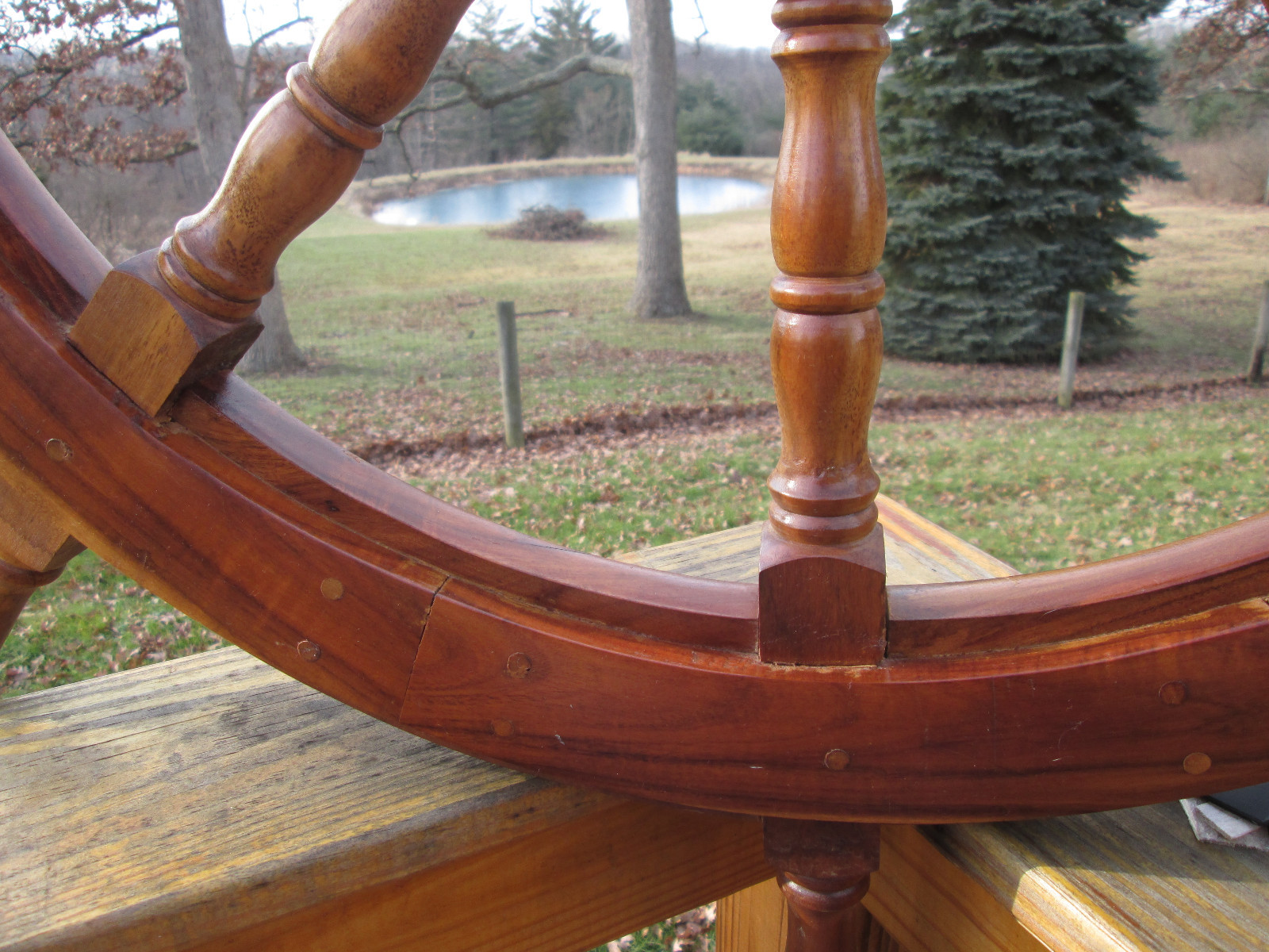 VINTAGE LARGE SHIPS WOODEN AND BRASS STEERING WHEEL. 41
