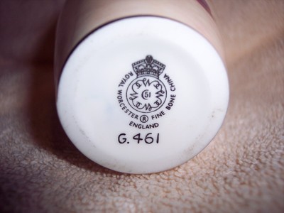 RARE VINTAGE ROYAL WORCESTER VASEOF AMPHORA-FRUIT-SIGNED J. REED-MINT-SHAPE G461