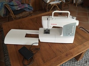 Singer 7422 Sewing Machine | Sewing Machines | Gumtree Australia