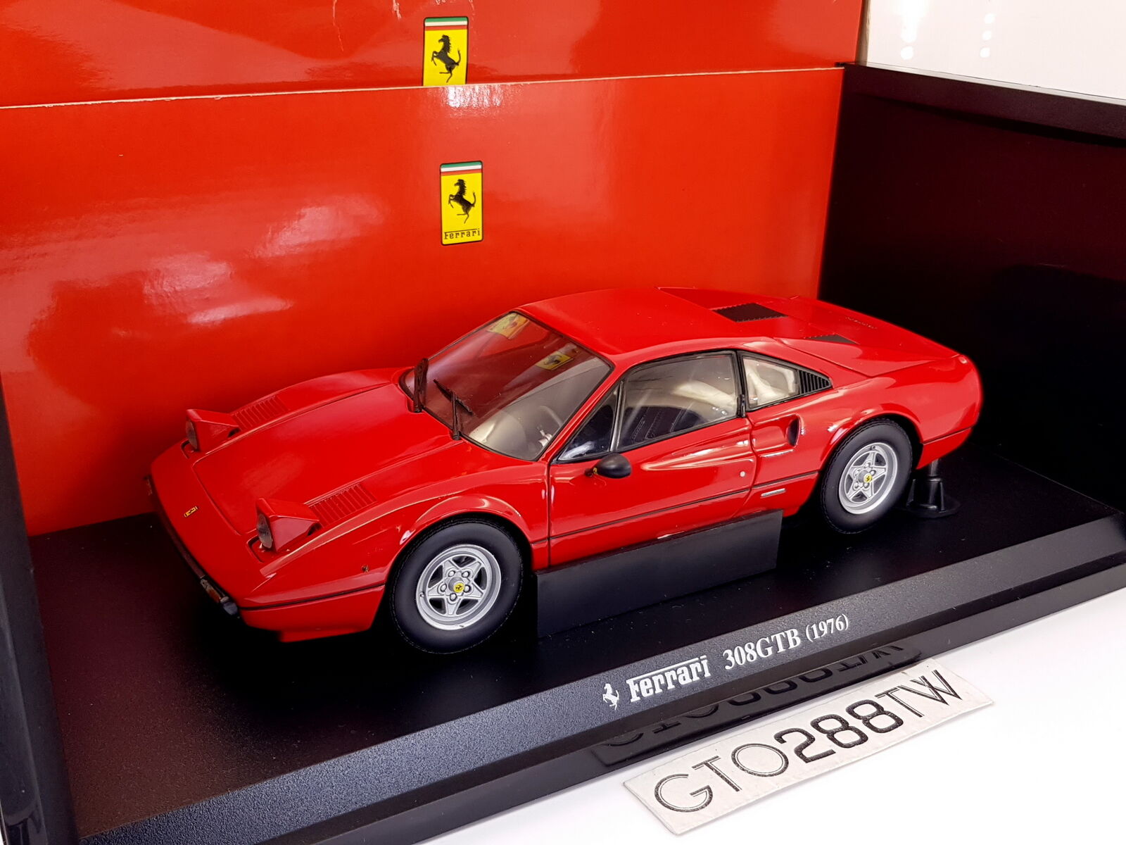 Kyosho 1:18 scale Ferrari 308 GTB 1976 - Red (308GTB) *Die Kyosho 1:18 scale Ferrari 308 GTB 1976 - Red (308GTB) *Die