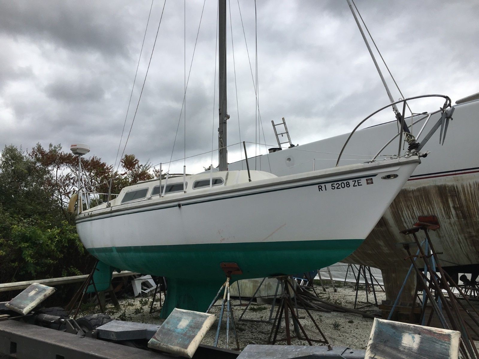 27' Sailboat