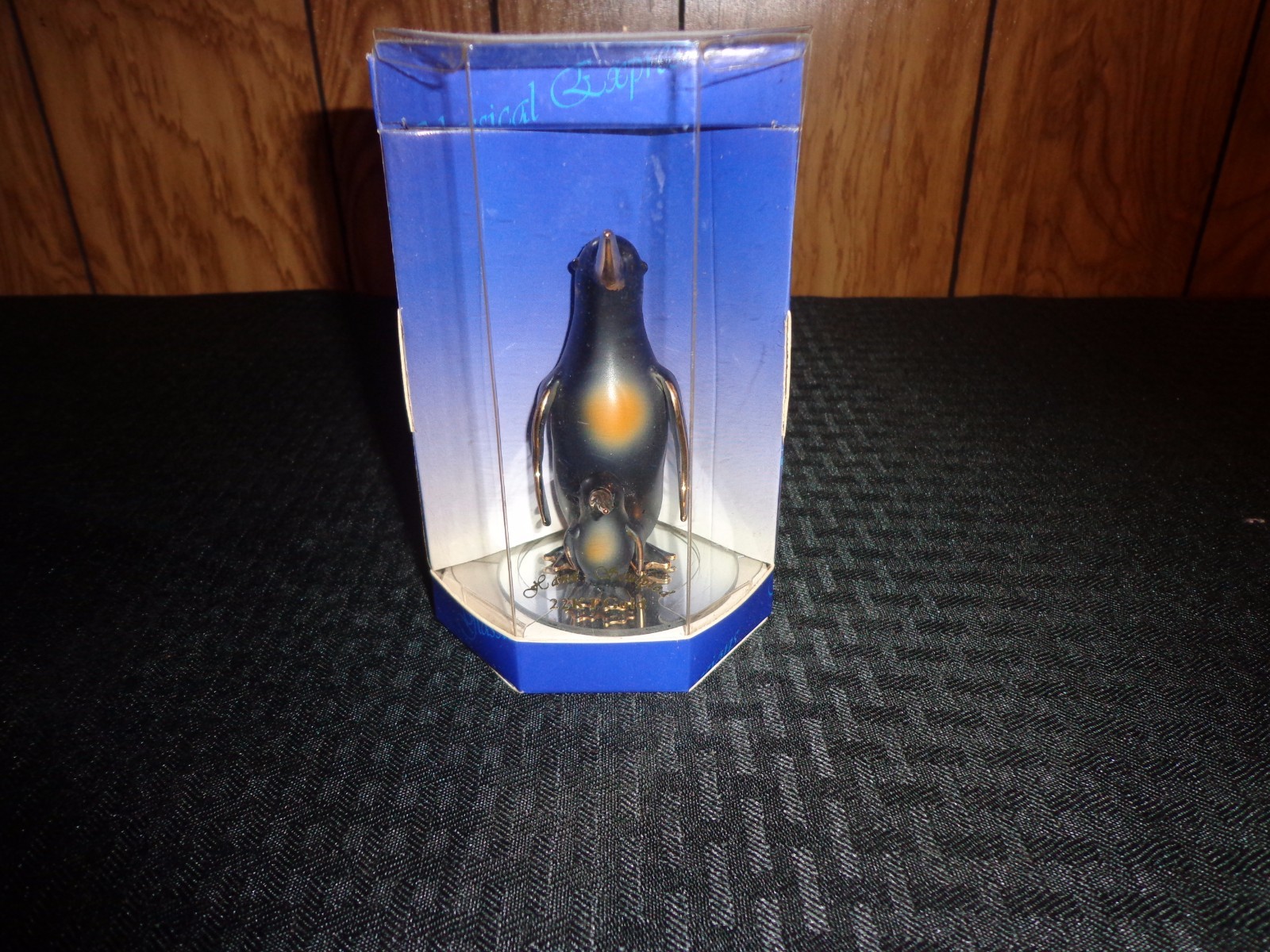 UNISON GIFTS GLASSICAL EXPRESSIONS HAND SCULPTED PENQUINS FIGURE